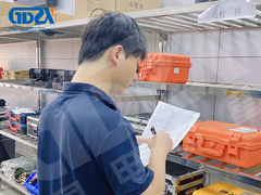 Servizi di manutenzione e manutenzione di attrezzature